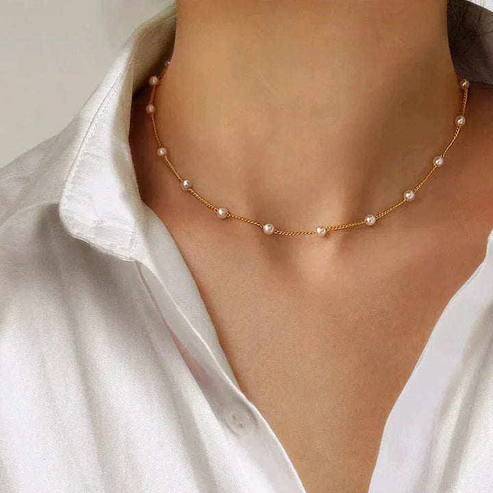 Elegant Gold Necklace with Pearls